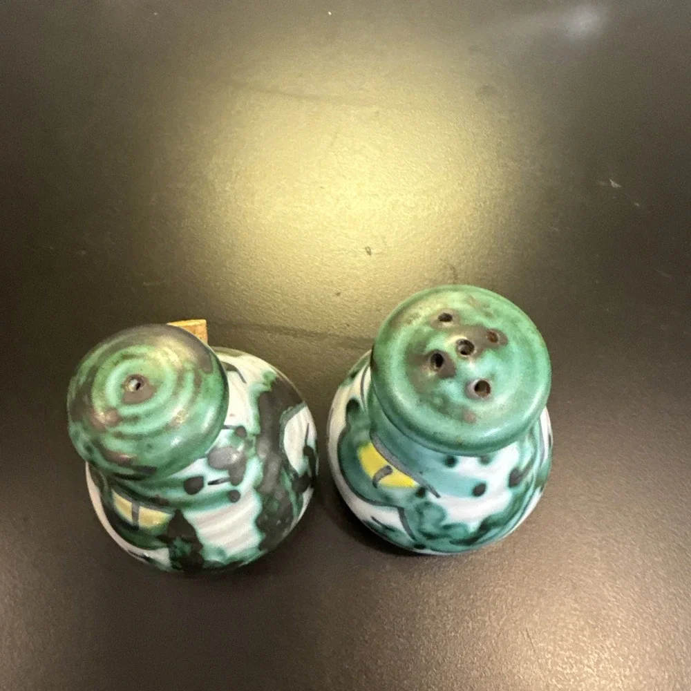Handmade‎ Pottery Salt & Pepper Shakers Dragonwear Green Gray Stamped Tintagel